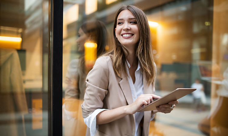 CaixaBank selecciona a 19 jóvenes graduados para su equipo de banca de inversión