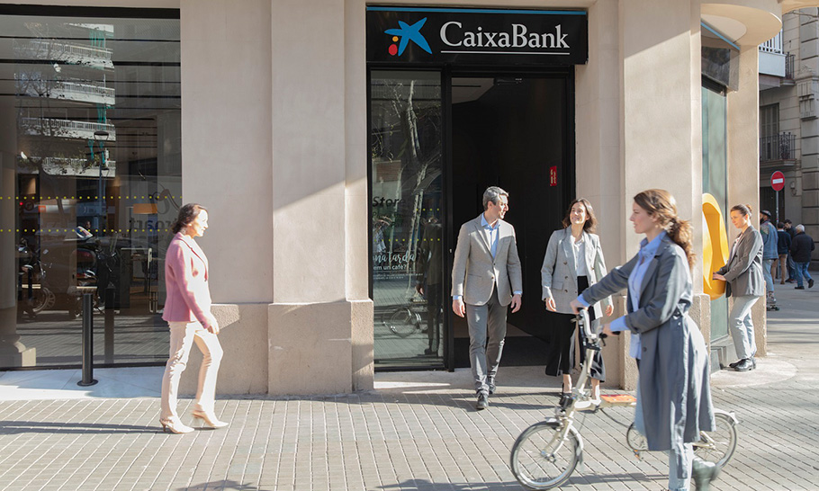 CaixaBank, premiada por su liderazgo en sostenibilidad y acción social