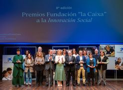 Foto familia premiados por la Fundación la Caixa