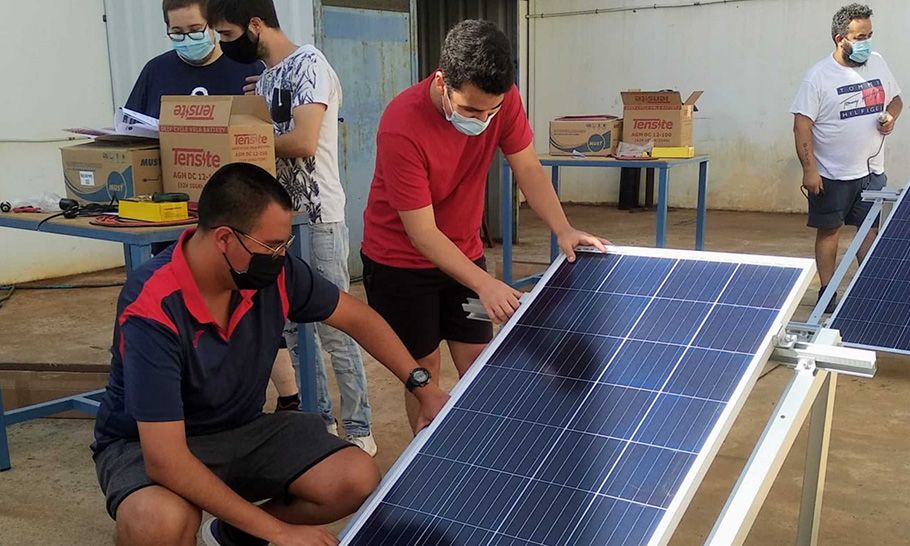 Participantes del concurso de montaje de Endesa