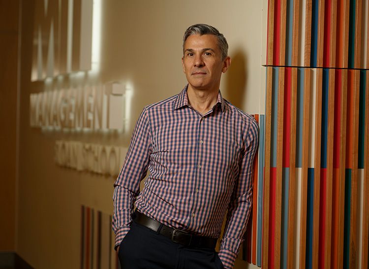 Emilio Castilla, profesor MIT
