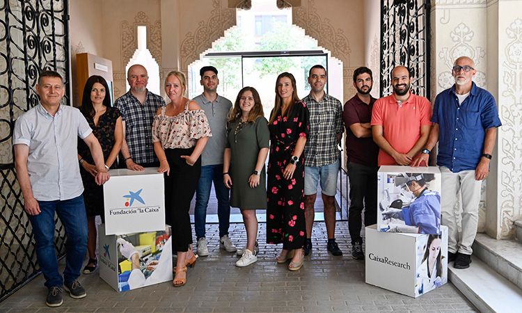 Foto de familia de los becados por la Fundación la Caixa